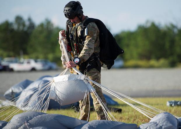 U.S. Air Force Master Sgt. William Posch, a pararescueman from the 308st Rescue Squadron, Patrick Air Force Base, Florida, daisy chains his lines from a parachute he used during drop zone familiarization training at Guardian Centers, Perry, Georgia, October 11, 2017. Posch was among seven airmen killed March 15 in a helicopter crash in western Iraq. (Stephen Schester/Air Force)
