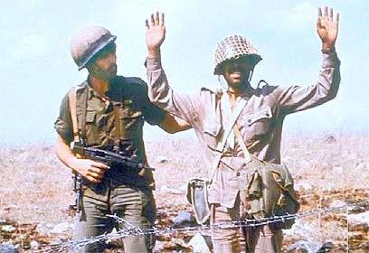 Syrian soldier surrenders to Israel