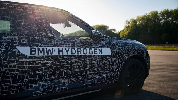 2028 BMW iX5 Hydrogen teaser close up