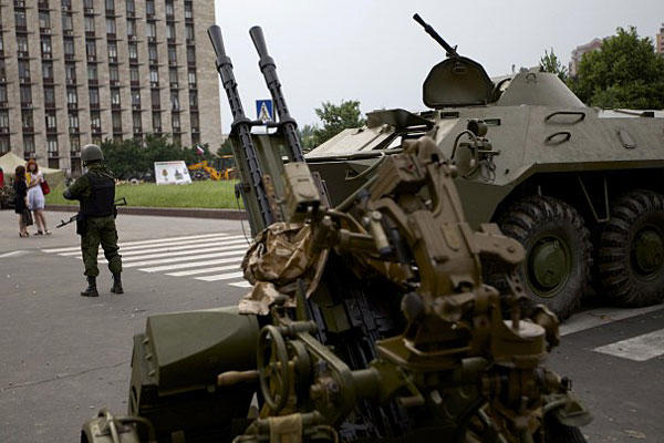 A Pro-Russian militia member guards next to an APC and anti-aircraft gun, outside the administrational building in Donetsk, Ukraine, on Thursday, May 29, 2014. (AP Photo/Ivan Sekretarev) 