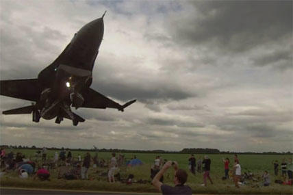 F-16 makes a low pass at an air show.