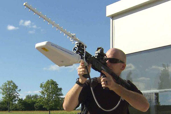 Caption: Battelle’s DroneDefender is a shoulder-fired weapon that uses radio waves to cut the link between the drone and its controller. (Photo courtesy Battelle)