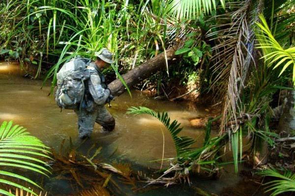 A U.S. Soldier crosses a stream during the 12-day Australian Army Junior Leader Jungle Training Course last year in Australia. Photo: Army 