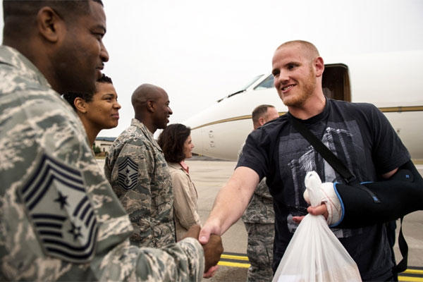 U.S. Air Force Airman 1st Class Spencer Stone meets Chief Master Sgt. Phillip Easton, 86th Airlift Wing command chief, upon his arrival to Ramstein Air Base, Germany, Aug. 24. 2015. (Sara Keller/U.S. Air Force)