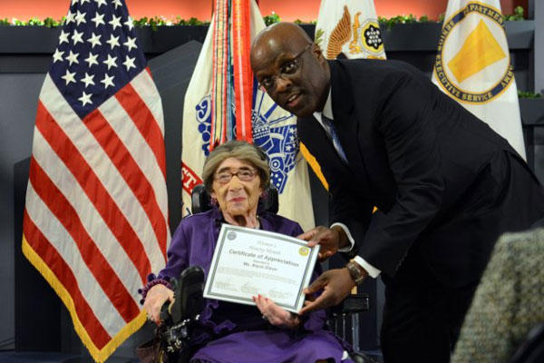 WWII Army veteran 106-year-old Alyce Dixon receives a certificate of appreciation presented by Larry Stubblefield, deputy assistant secretary of the Army for Diversity and Leadership, at the Pentagon, March 31, 2014. (Photo: Army.mil)