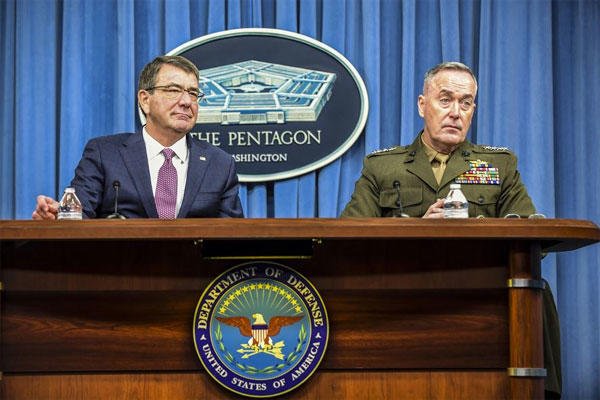 Defense Secretary Ash Carter and Marine Corps Gen. Joseph F. Dunford Jr., chairman of the Joint Chiefs of Staff, brief reporters at the Pentagon, Feb. 29, 2016. (DoD photo by Army Sgt. 1st Class Clydell Kinchen)