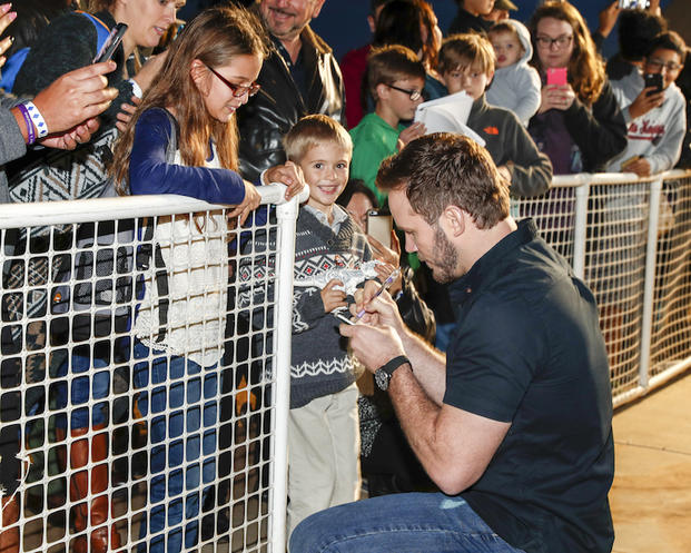 SAN DIEGO, CA - DECEMBER 12: Actor Chris Pratt signes autographs for fans at Marine Corps Air Station Miramar on December 12, 2016 in San Diego, California. (Photo by Rich Polk/Getty Images for Sony Pictures Entertainment )