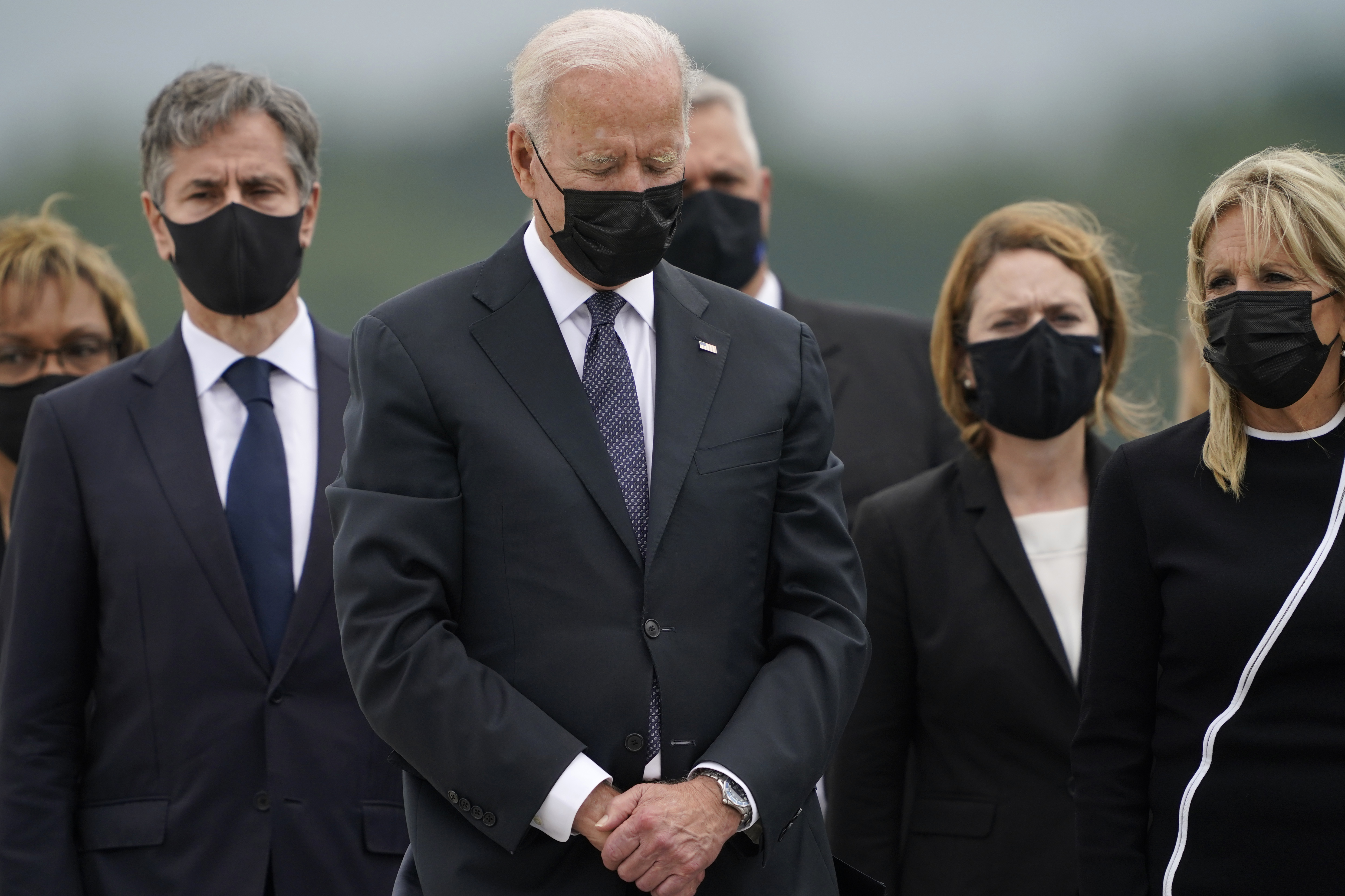 Biden Pays Respects To Us Troops Killed In Afghanistan Military Com Biden Pays Respects To Us Troops Killed In Afghanistan Military Com