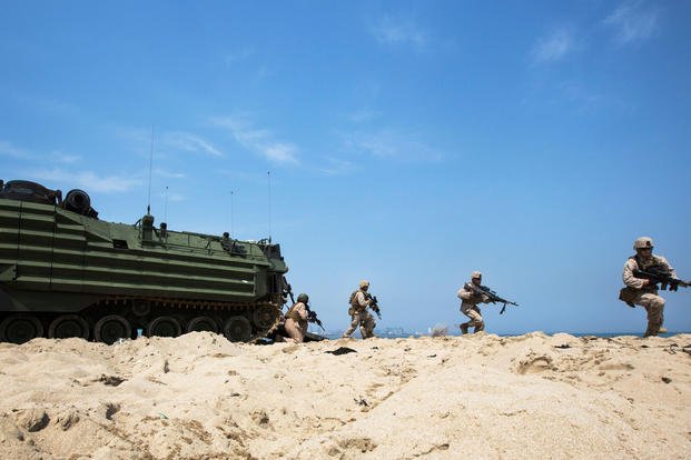 Marines with 2nd Battalion, 3rd Marines, 4th Marine Regiment, execute an amphibious assault simulation for Ssang Yong 14 at Dogue Beach, Pohang, South Korea, April 1, 2014. (U.S. Marine Corps photo/Sara A. Medina)