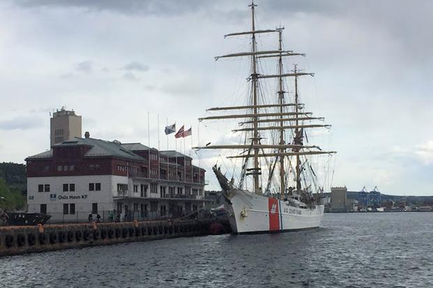 Siege Kommerciel beholder America's Tall Ship' Makes First Visit to Oslo Since 1963 | Military.com