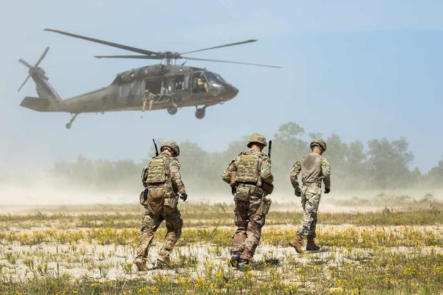 Advisors from 1st Security Force Assistance Brigade, approach a A UH-60L Black Hawk for sling load transportation during the Advisor Forge training exercise at Fort Benning, GA, August 13, 2019. (U.S. Army/Pfc. Daniel J. Alkana)