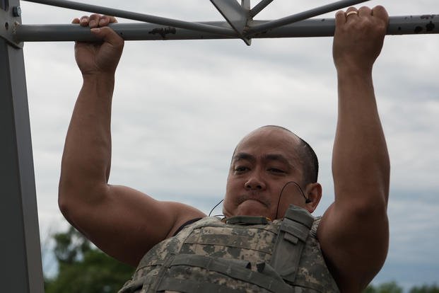 Air Force tech sergeant competes in Murph workout.