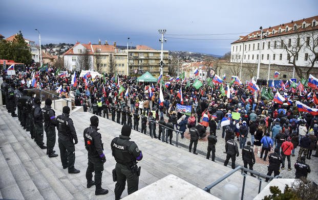 Slovenskí poslanci schválili obrannú vojenskú zmluvu s USA