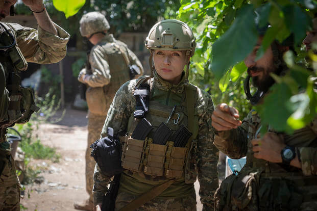 Ukrainian platoon commander Mariia talks to her soldiers.