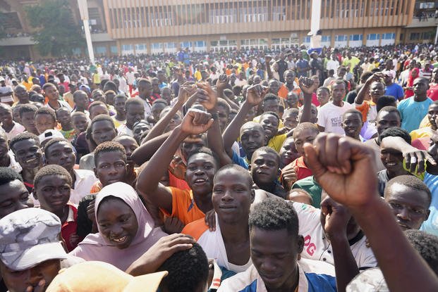 Young people register to fight for Niger.