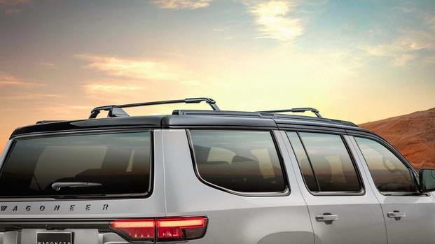 2025 Jeep® Wagoneer Overland (8)-1