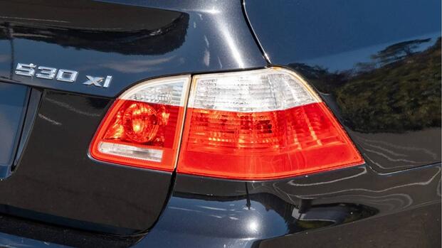 Black 2007 BMW 530xi rear badge