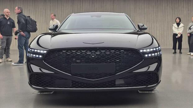 2026 Genesis G90 Prestige Black Front View