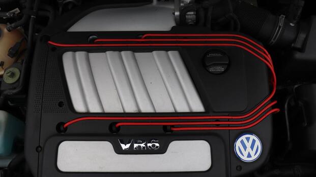 2001_volkswagen_golf_gti_vr6_engine