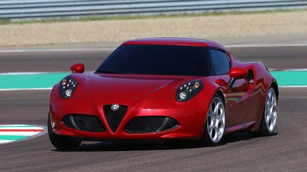 2014 Alfa Romeo 4C front, three-quarter