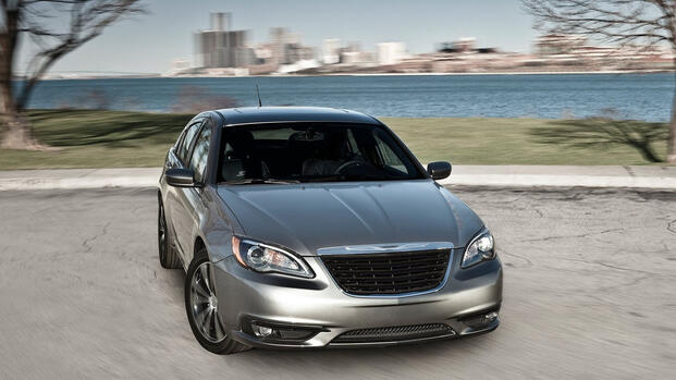 2011 Chrysler 200 S(6)