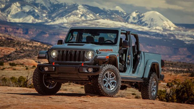 2025 Jeep Gladiator front 3/4