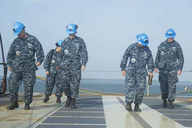Sailors assigned to Pre-commissioning Unit Gerald R. Ford (CVN 78) Air Department give the “all clear” sign as the ship commenced a full-speed “no load” test of the electromagnetic aircraft launch system, May 12, 2015. (U.S. Navy/Cory Rose)