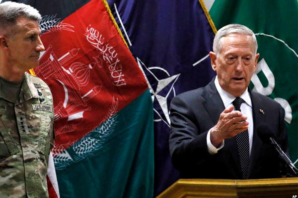 U.S. Defense Secretary James Mattis , right, and U.S. Army General John Nicholson, left, commander of U.S. Forces Afghanistan, hold a news conference in Kabul, Afghanistan on Aril 24. (DoD photo)