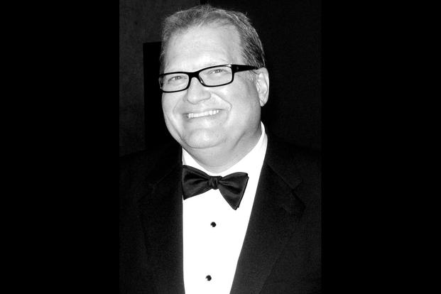 Celebrity mcm starter and first time marathoner drew carey poses for a phot...