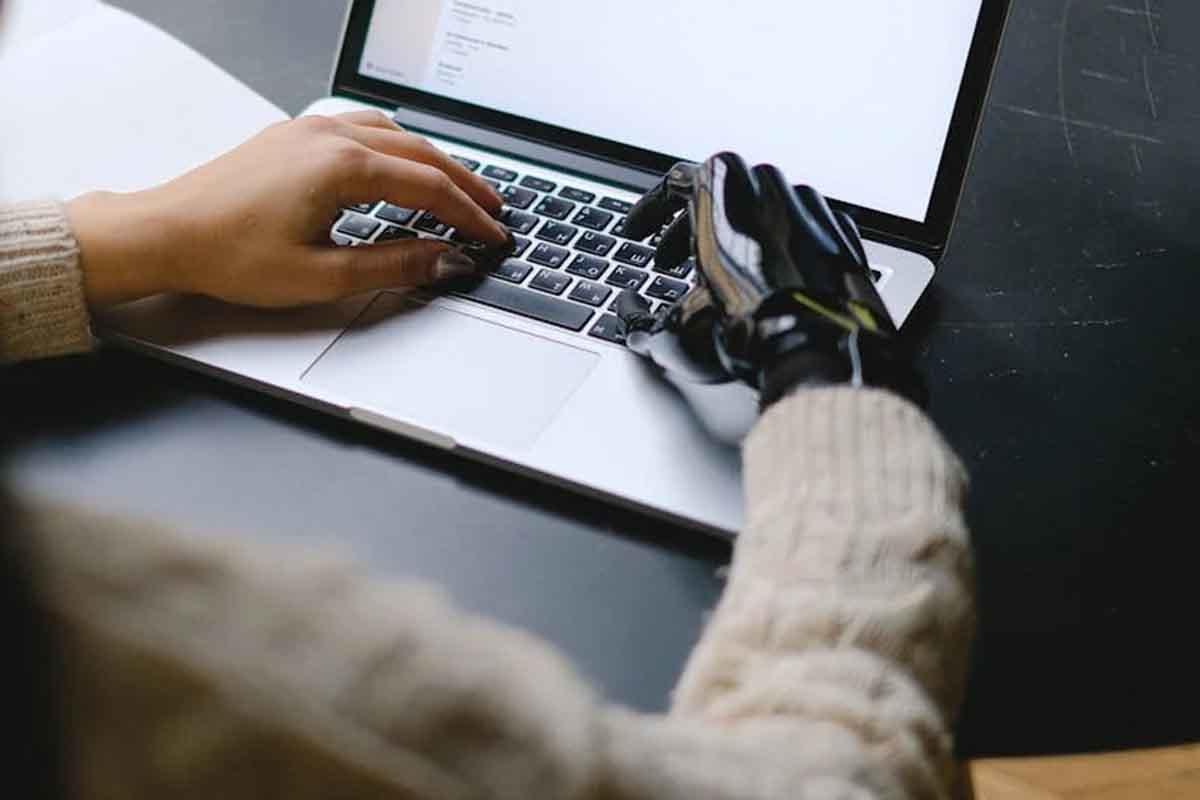 5 Ways to Tell When Comments on LinkedIn Are AI-Generated