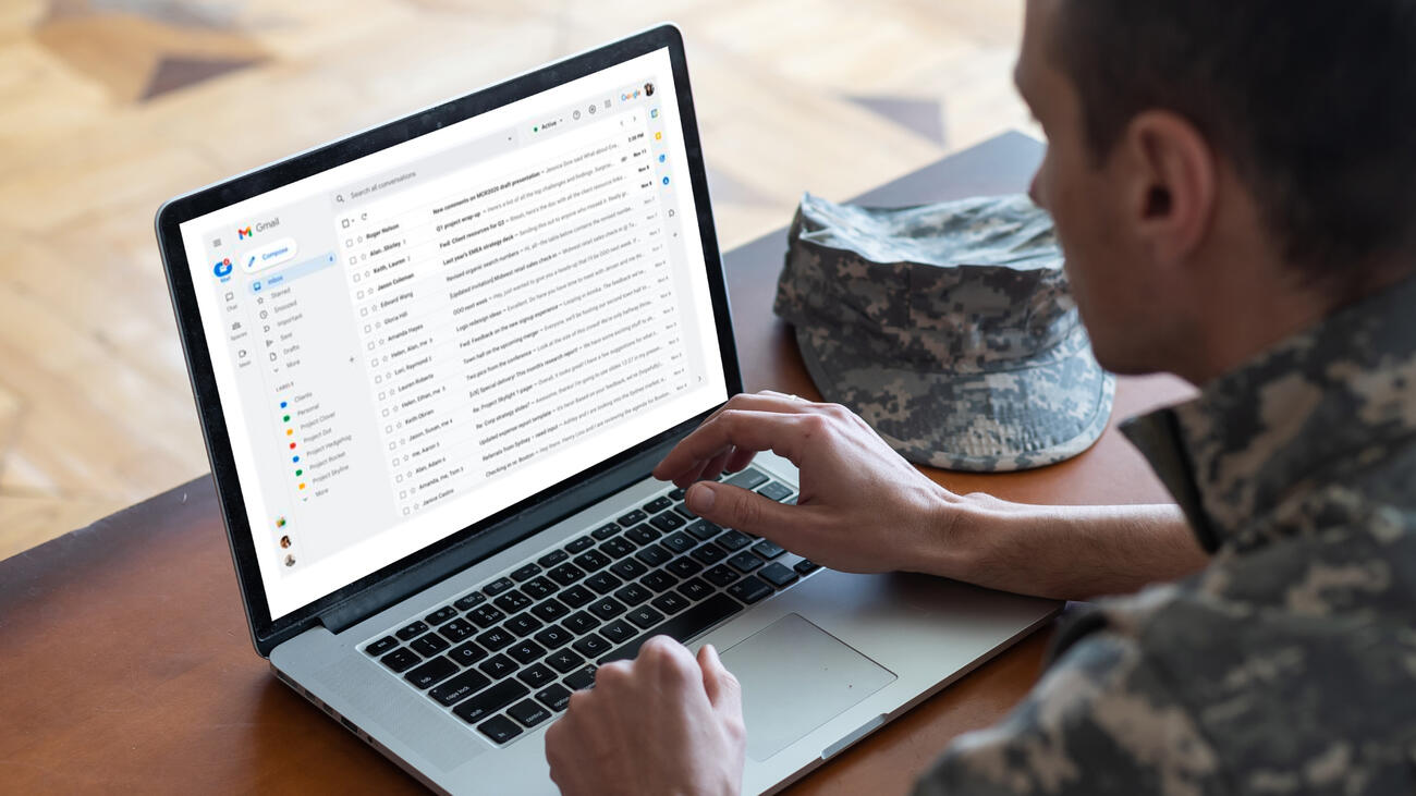 Email or DM? How to Communicate Clearly and Confidently in Online Job Networking