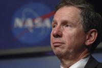 NASA Administrator Michael Griffin talks with employees during a NASA Update program at NASA Headquarters, Tuesday, June 28, 2005, in Washington. Photo Credit: (NASA/Bill Ingalls)