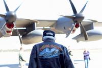 A World War II veteran walks toward the aircraft during the 2014 Flying Tiger Reunion heritage day.