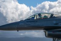 An F-16 Tulsa Viper pilot taxies for flight.