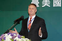 Retired U.S. Marine Corps Lt. Gen. Steven Rudder delivers a speech