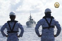 Philippine Navy personnel watch the Canadian vessel HMCS Montreal (FFH336)