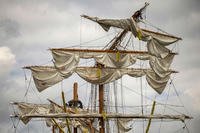 Crew members work on the mast of the Cuauhtémoc