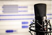 radio microphone (Public domain photo)