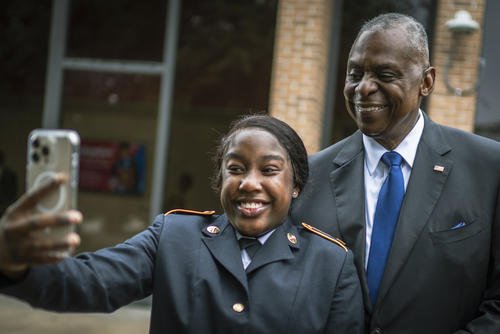 Secretary of Defense Lloyd J. Austin III takes a selfie with South Carolina State University ROTC cadet Casey Fore after visiting the university in Orangeburg, S.C.