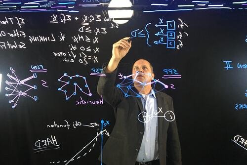 Chris Caplice, executive director of the MIT Center for Transportation and Logistics (CTL), teaches a course on supply chain analytics. (MIT)
